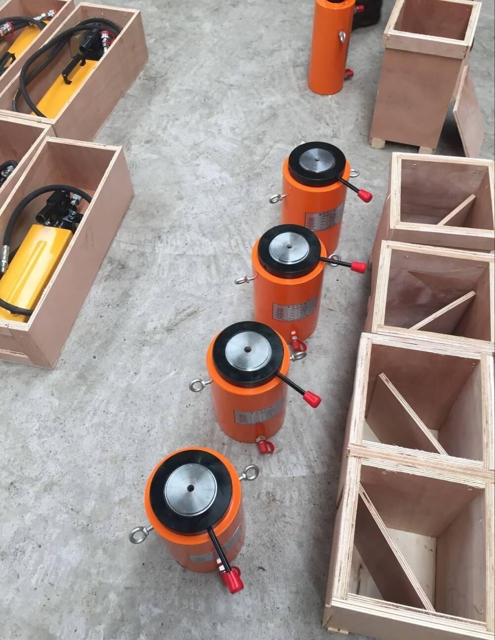 single acting hydraulic screw nut lock