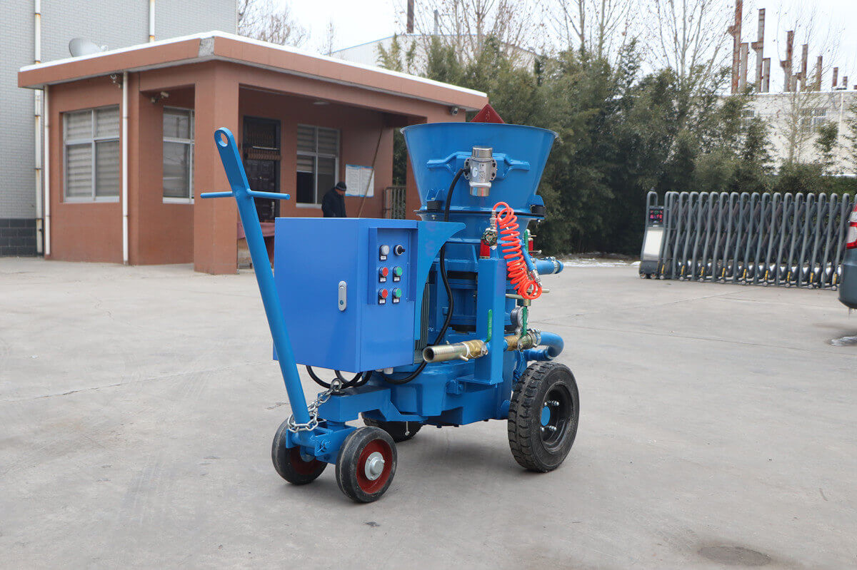 Rotor gunning machine for refractory