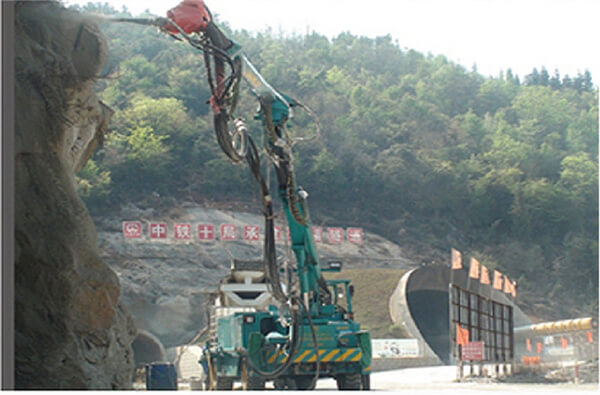 concrete spray system used for tunnel