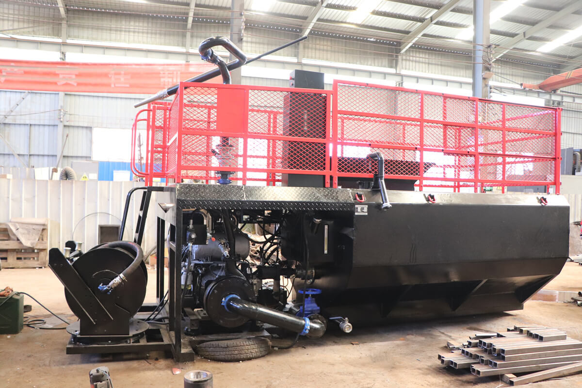 Hydro seeding machine for land conservation