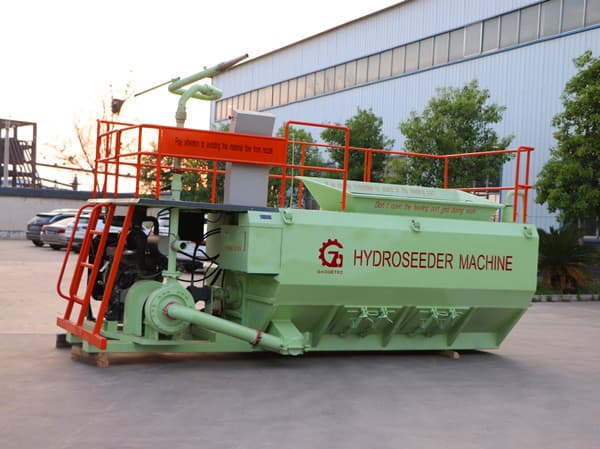 Hydroseeder for greening slope projection of road embankment