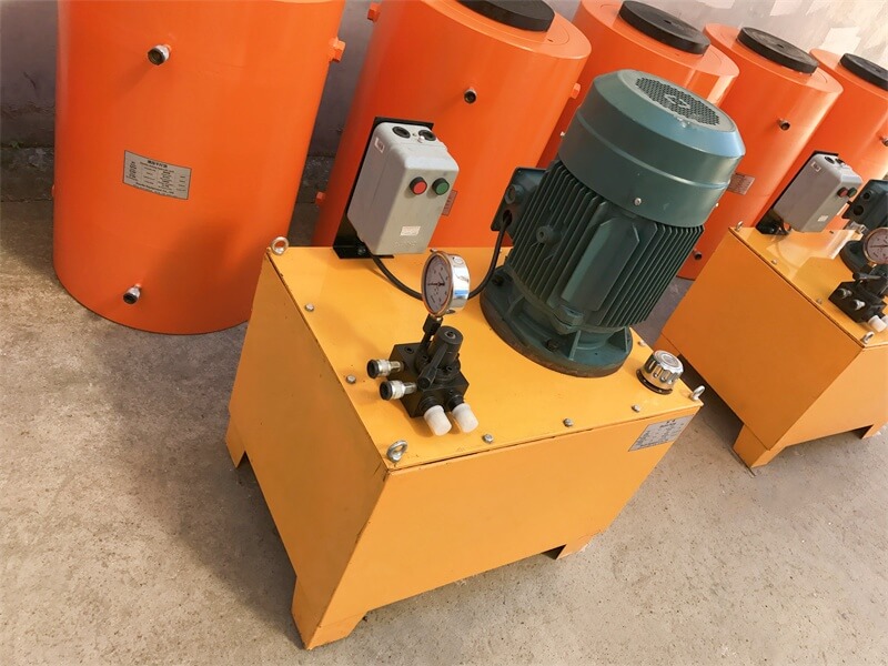 hydraulic jack with oil pump