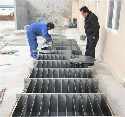 Manual mold for making lightweight concrete block